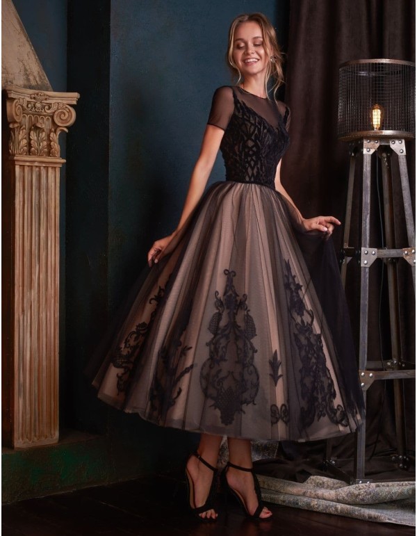 Cocktail dress with tulle skirt and velvet body at INVITADISIMA