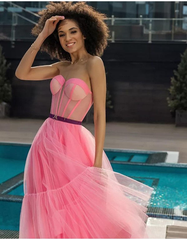 Vestido de fiesta midi rosa chicle realizado en tul con escote corazón Oksana Mukha - 3