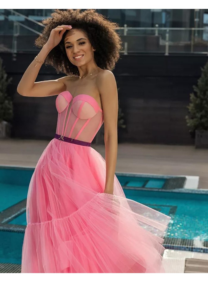 Vestido de fiesta midi rosa chicle realizado en tul con escote corazón Oksana Mukha - 3