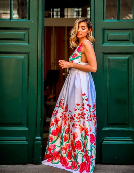 Long dress in open back and wide straps in white with floral print en INVITADISIMA