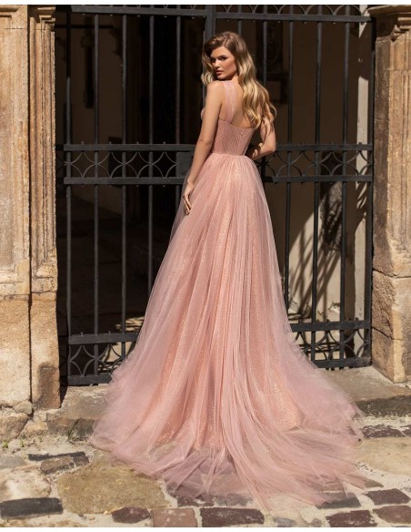 Evening dress in pale pink halter neckline | INVITADISIMA