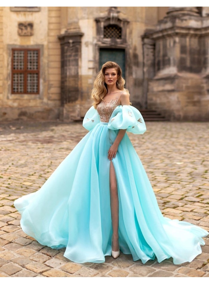 Evening dress with maxi volume sleeves and skirt | INVITADISIMA