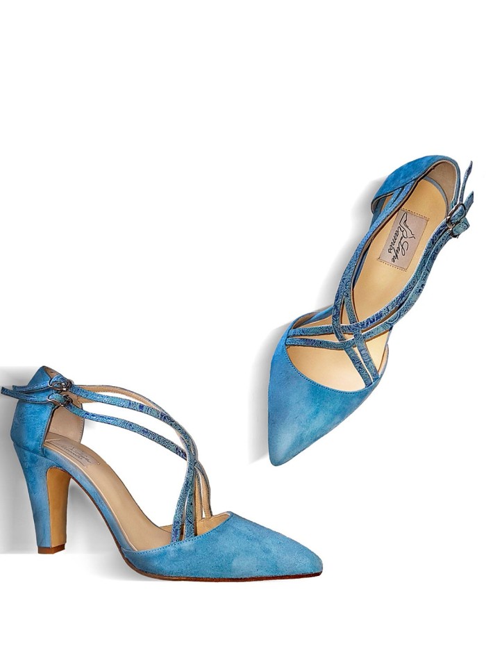Zapatos de tacón de ante azul y terminación en punta