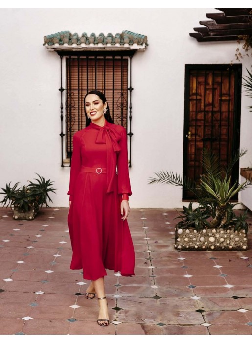 Vestido midi de fiesta con manga larga y falda de tablas