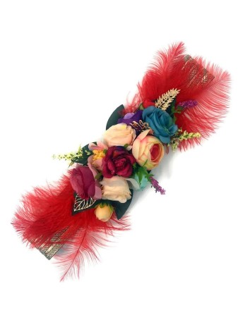 Belt of flowers and feathers at INVITAIDISIMA