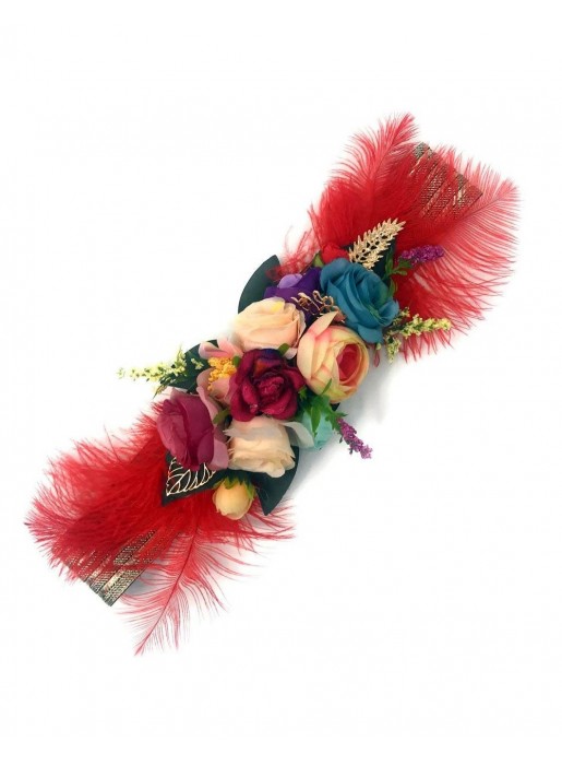 Belt of flowers and feathers at INVITAIDISIMA