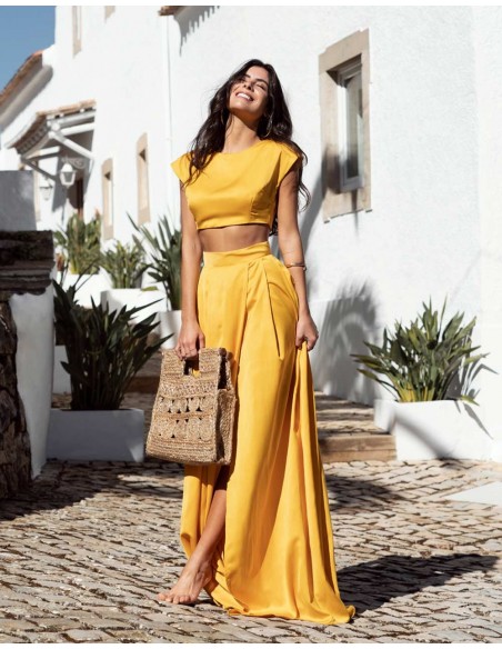 Mustard long party skirt with slit | INVITADISIMA