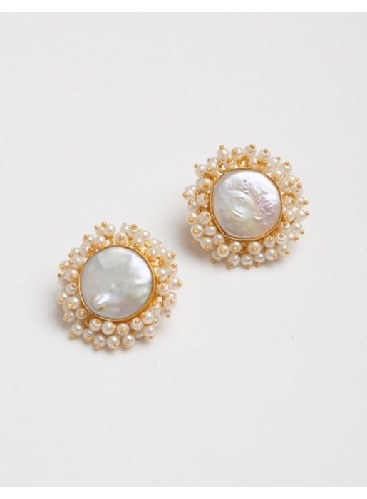 Button style earrings with central pearl and smaller pearls around it