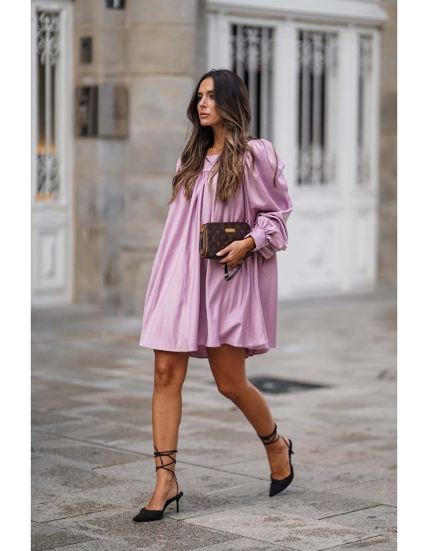 Short dress with puffed sleeves in lilac colour