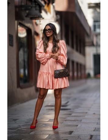 Short dress with puffed sleeves and frills