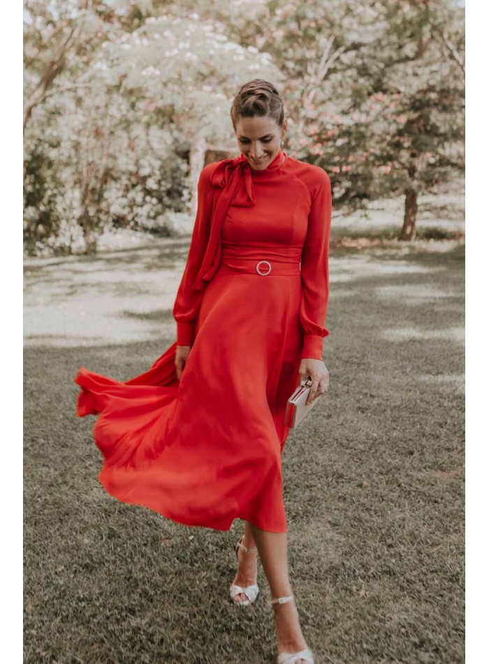 Red midi dress with long sleeves and a chiffon skirt - Miss Cavallier Victoria Victim - 4