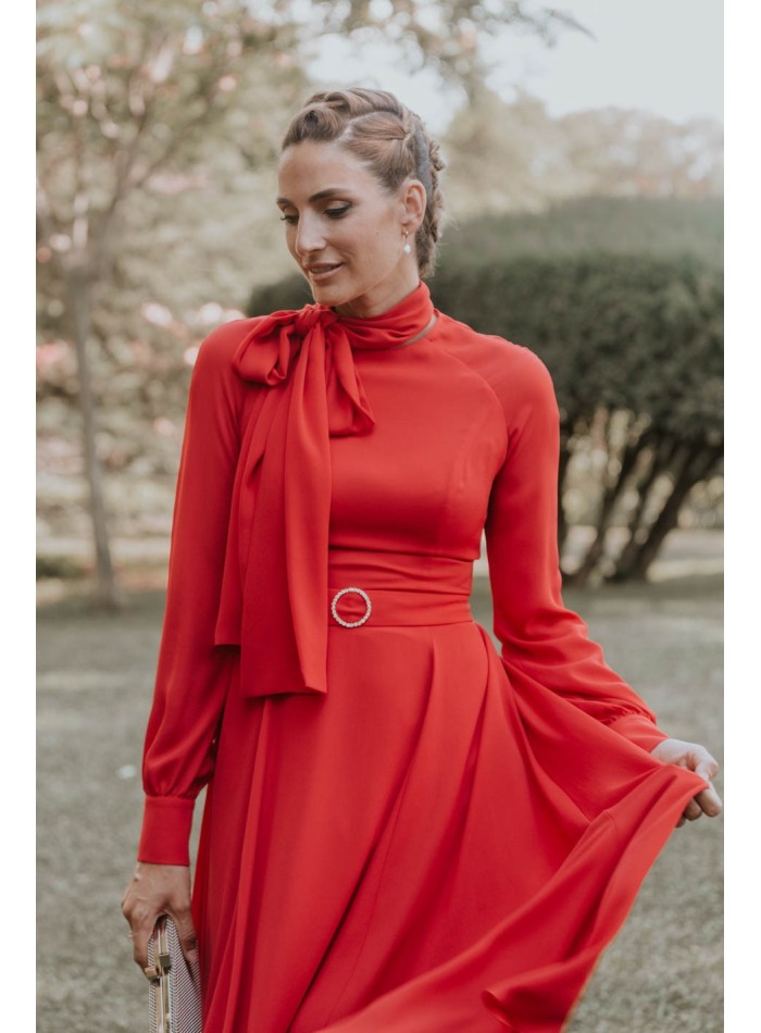 Vestido midi rojo con manga larga y falda de tablas- Miss Cavallier Victoria Victim - 4