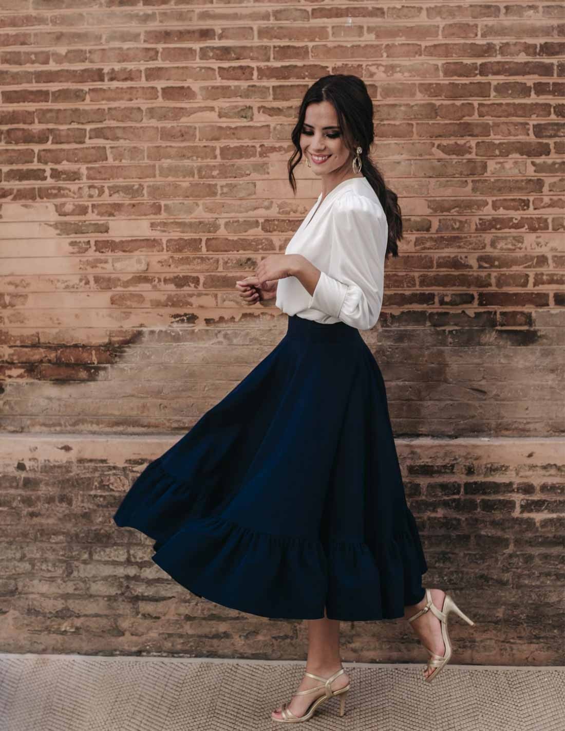 Navy blue midi party skirt for guests | INVITADISIMA