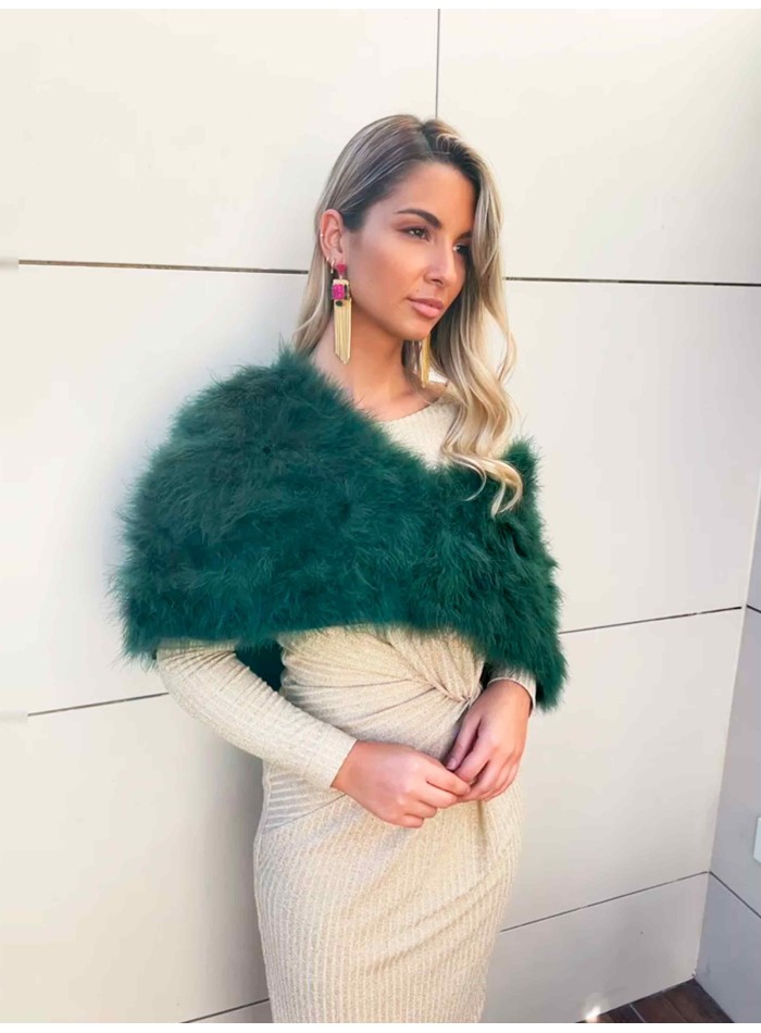 Estola de fiesta con plumaje natural de avestruz en verde Lauren Lynn London Accessories - 3 