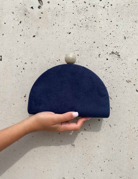 Bolso de fiesta ovalado de ante con cierre efecto marmolado en color azul Bolso de fiesta ovalado de ante con cierre efecto marmolado en color azul