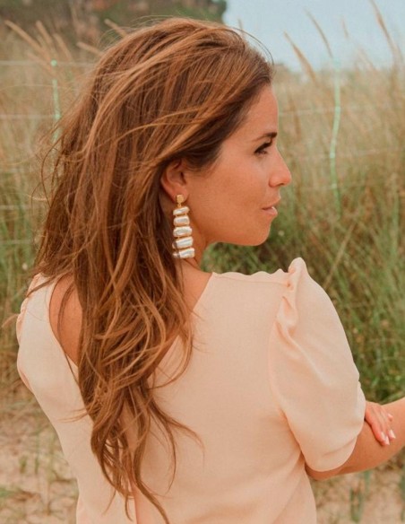 Pendientes largos dorados con perlas de mujer Pendientes largos dorados con perlas de mujer