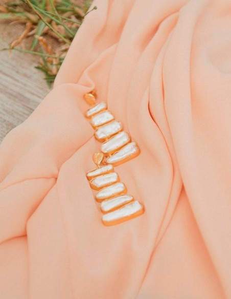 Pendientes largos dorados con perlas de Acus Complementos Pendientes largos dorados con perlas de Acus Complementos