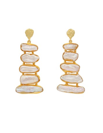 Pendientes largos dorados con perlas