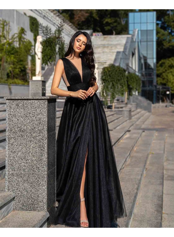 Vestido estilo griego de tul y abertura en falda | INVITADISIMA