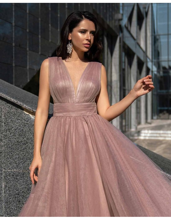 Vestido de fiesta estilo griego de tul y abertura en la falda rosa