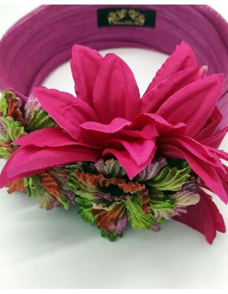 Turban in sinamay silk embellished with velvety flowers Turban in sinamay silk embellished with velvety flowers