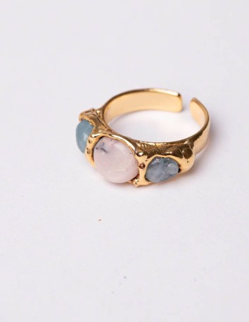 Ring with natural coloured stone in pink and blue colours