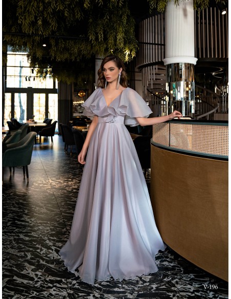 Long party dress with plunging neckline and open back Long party dress with plunging neckline and open back