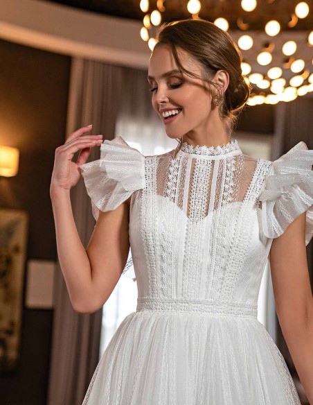 Midi dress with tulle skirt and fancy sleeves in white colour