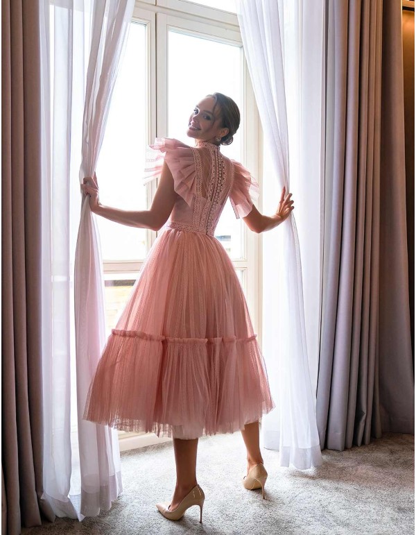 Vestido midi con falda de tul y mangas fantasía en color rosa 2