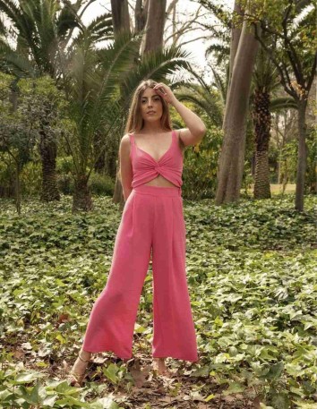 Knot-effect top and fuchsia culotte trousers set