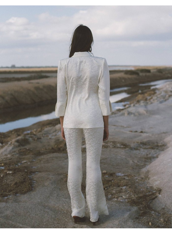 Traje de chaqueta estilo smoking y pantalón campana | INVITADISIMA Talla  Ropa 36 Categoria Colores BEIGES/BLANCOS Colores Blanco