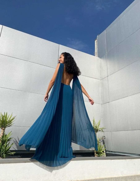 Robe longue drapée avec manches cape