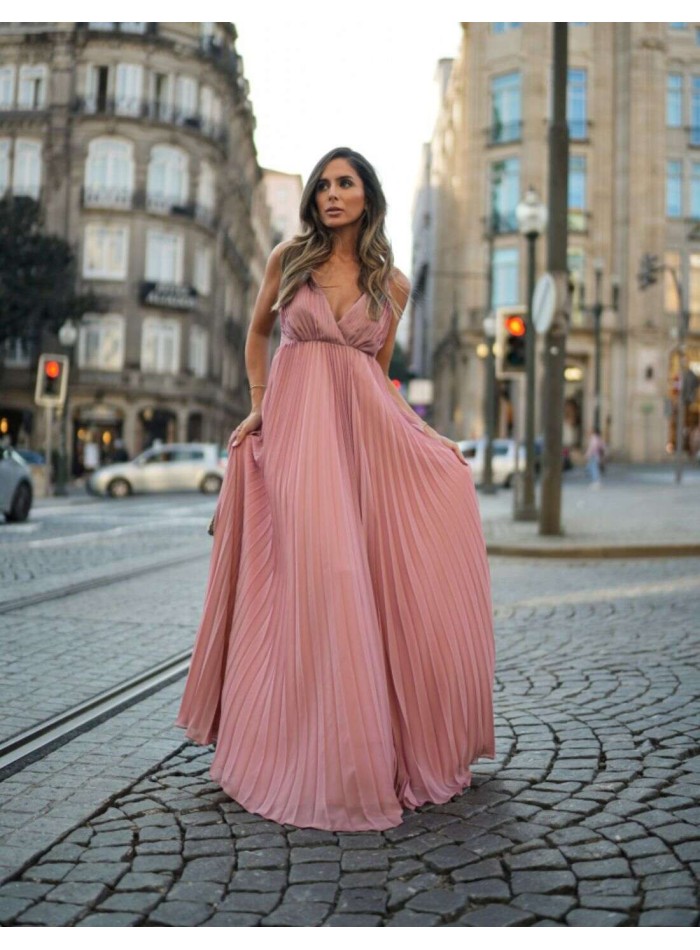 Pleated long dress with V-neckline and thin straps