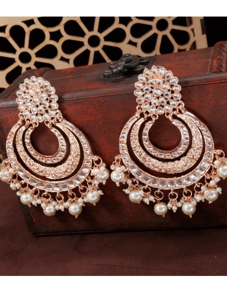 Lacquered party earrings inlaid with zircons and pearls.