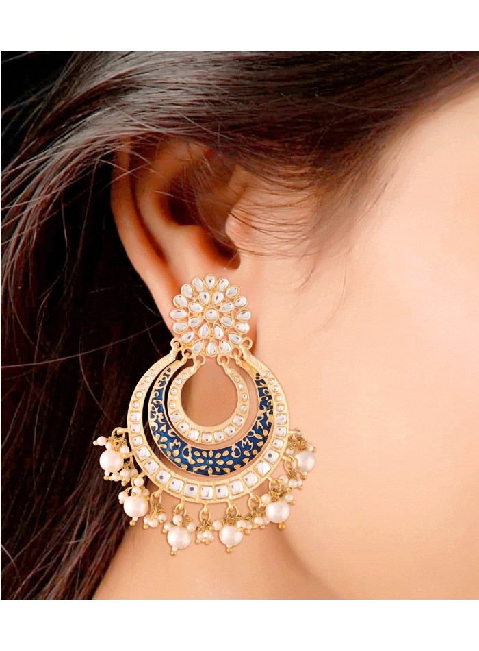 Lacquered party earrings inlaid with zircons...