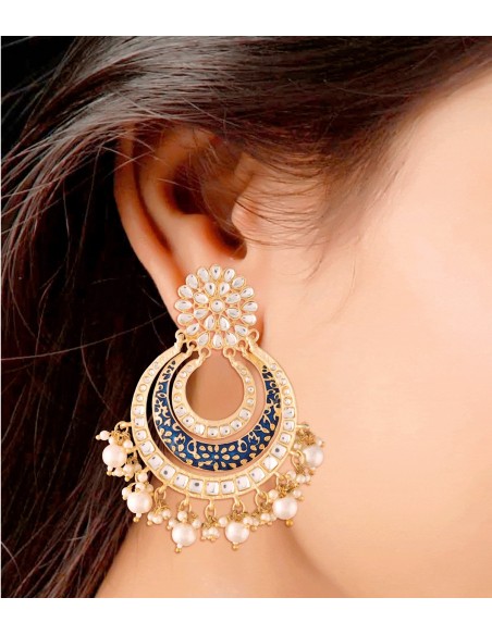 Lacquered party earrings inlaid with zircons and pearls.