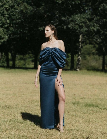 Vestido largo con escote bandeau azul marino con abertura en la falda Vestido largo con escote bandeau azul marino con abertura en la falda