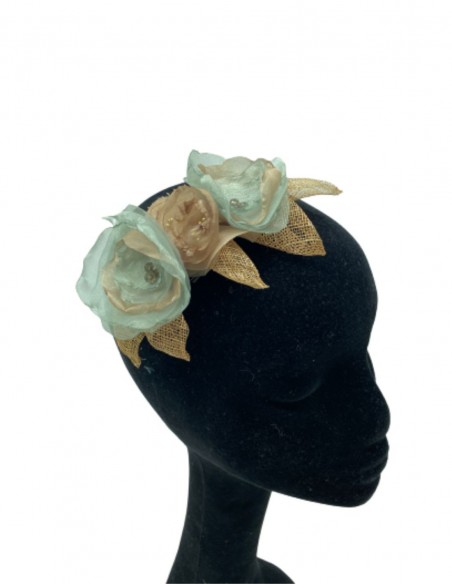 Tocado peineta de flores verdes y beige
