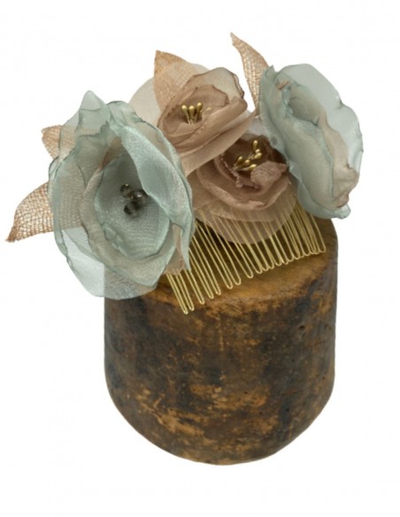 Coiffure à fleurs vertes et beiges