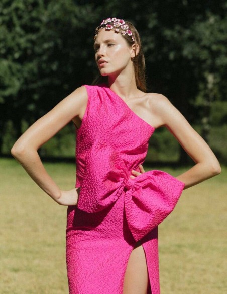 Vestido midi con lazada en la cintura y escote asimétrico