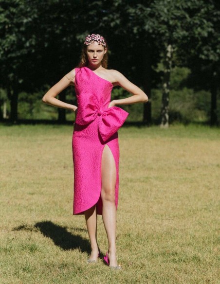 Vestido midi con lazada en la cintura y escote asimétrico Vestido midi con lazada en la cintura y escote asimétrico