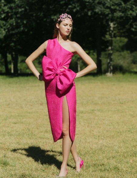 Vestido midi con lazada en la cintura y escote asimétrico