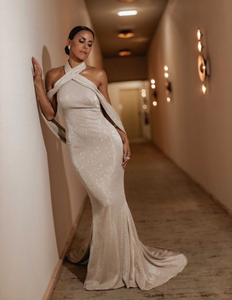 Robe longue de fête avec coupe sirène et encolure dos nu