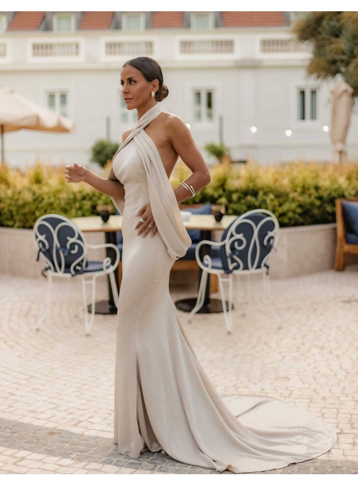 Long party dress with mermaid cut and halter...