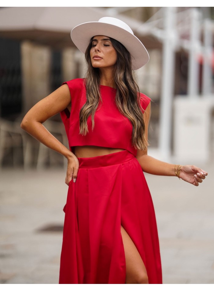 Party crop-top in deep red with short sleeves