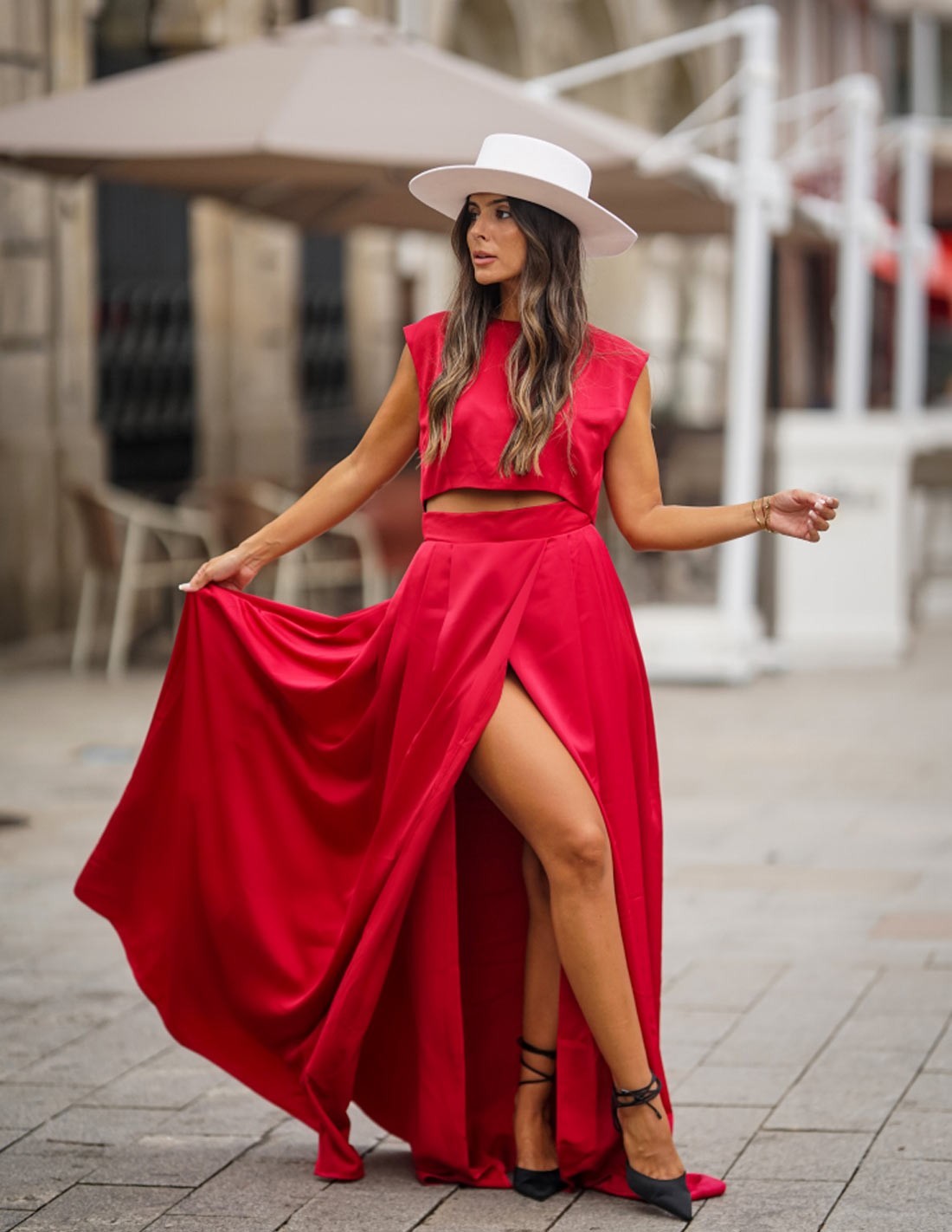 Falda larga de fiesta rojo con abertura | INVITADISIMA