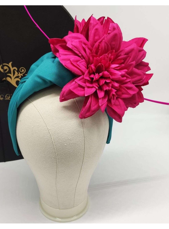 Fabric headband with knot adorned with flower