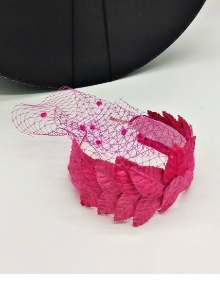Diadema de minihojas con redecilla rosa
