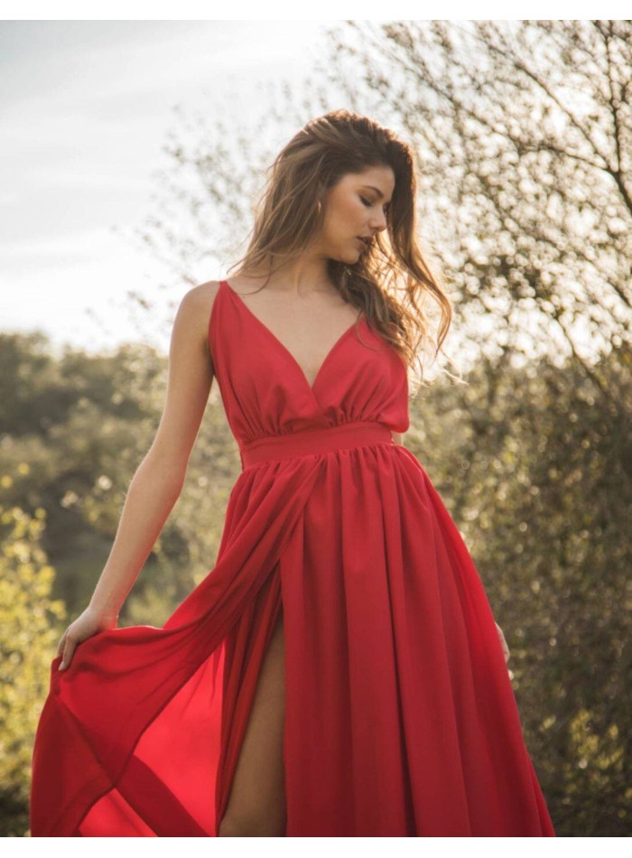 Red party dress with neckline and slit in the skirt