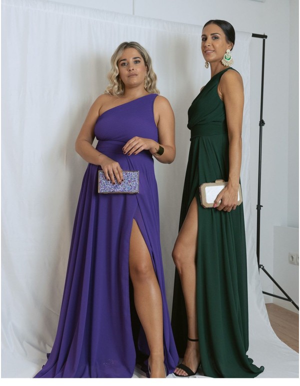 Robe longue de fĂȘte avec encolure asymĂ©trique et...